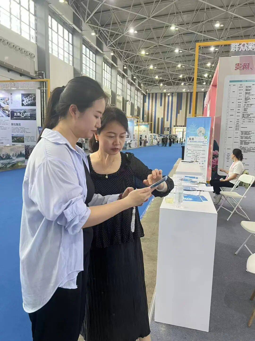「旅居到贵州·生活更多彩」旅居地产推介暨百城千企「五省+1」房地产联展联销活动在贵阳开幕 「旅居到贵州·生活更多彩」旅居地产推介暨百城千企「五省+1」房地产联展联销活动在贵阳开幕
