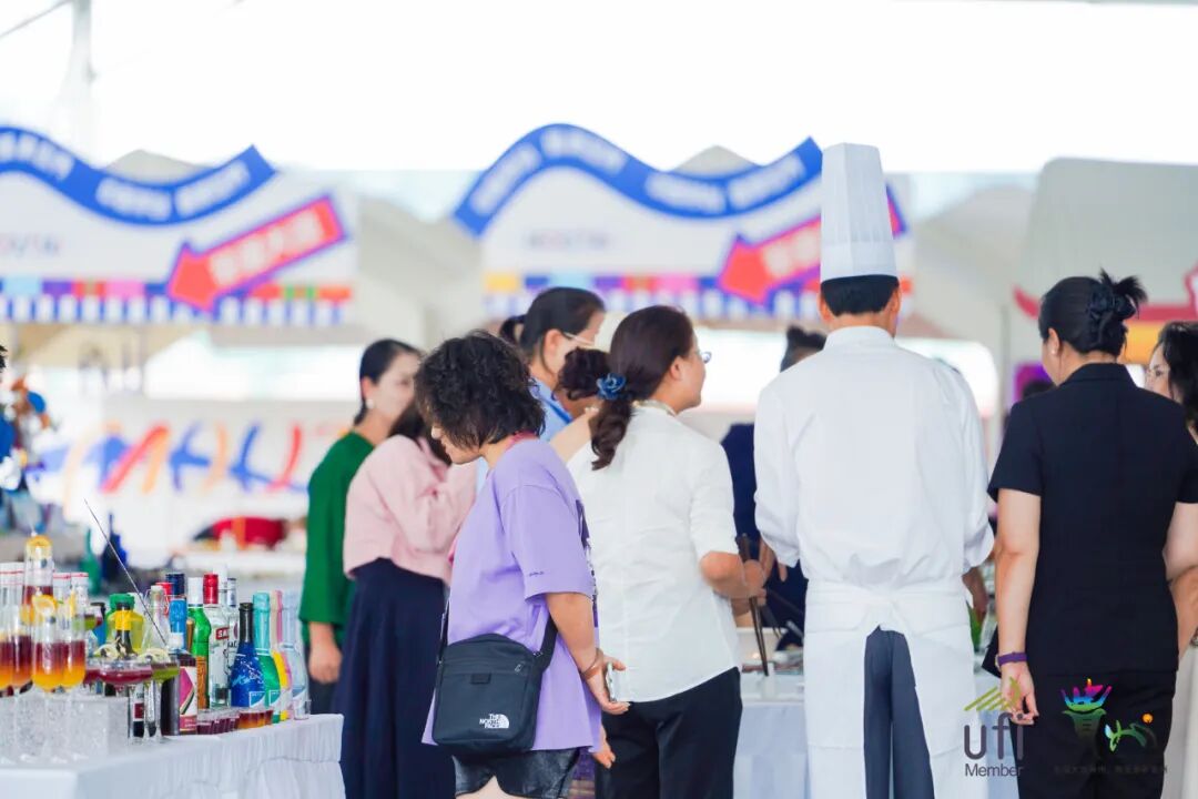 “食尚贵州·爱上黔菜”美食市集亮相酒博会，餐饮专用消费券8折最高立减40元等你来享！