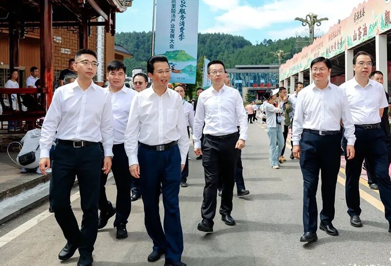 2026年“服务消费季”第三届贵州凯里酸汤产业发展大会开幕