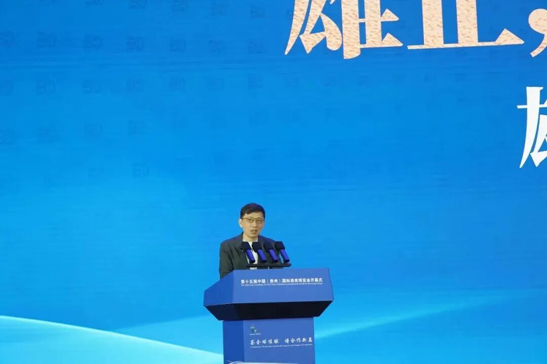 第十五届酒博会雄正品牌推介会成果丰硕,多地企业家签约携手共拓酱香新局 第十五届酒博会雄正品牌推介会成果丰硕,多地企业家签约携手共拓酱香新局