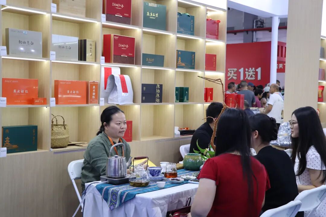 2026贵州绿茶产销推介活动亮相第十五届酒博会圆满收官 2026贵州绿茶产销推介活动亮相第十五届酒博会圆满收官