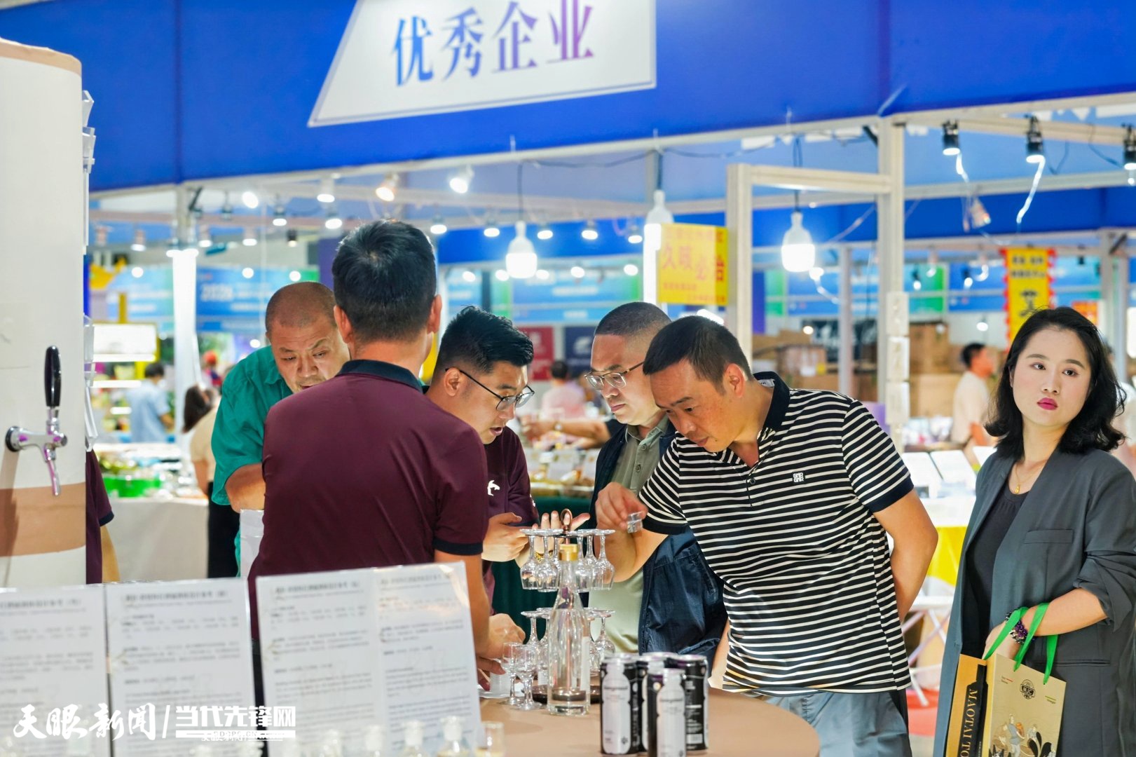 “我在茅台镇等您!”张占俊农博会推介酱香小镇 “我在茅台镇等您!”张占俊农博会推介酱香小镇