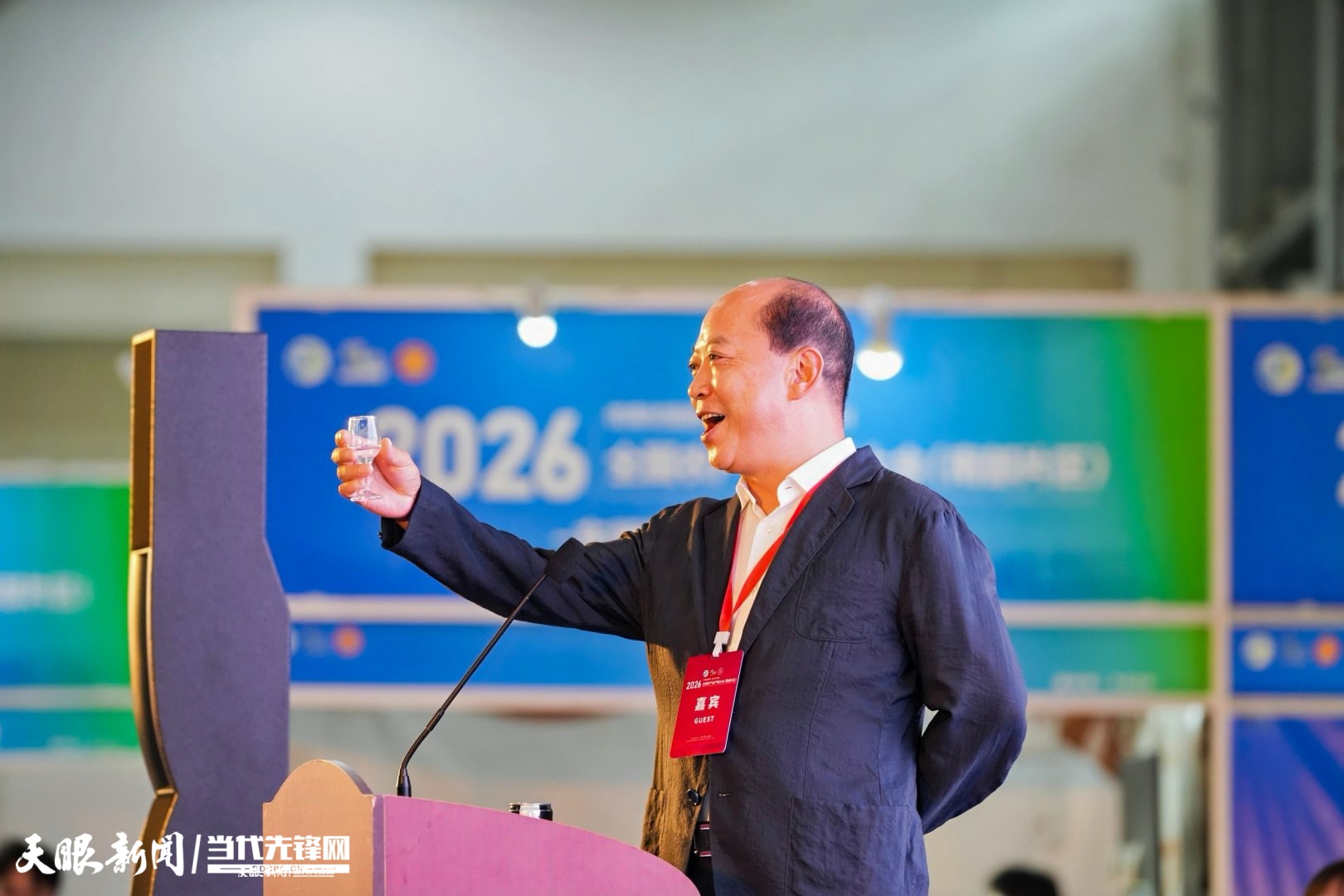 “我在茅台镇等您!”张占俊农博会推介酱香小镇 “我在茅台镇等您!”张占俊农博会推介酱香小镇