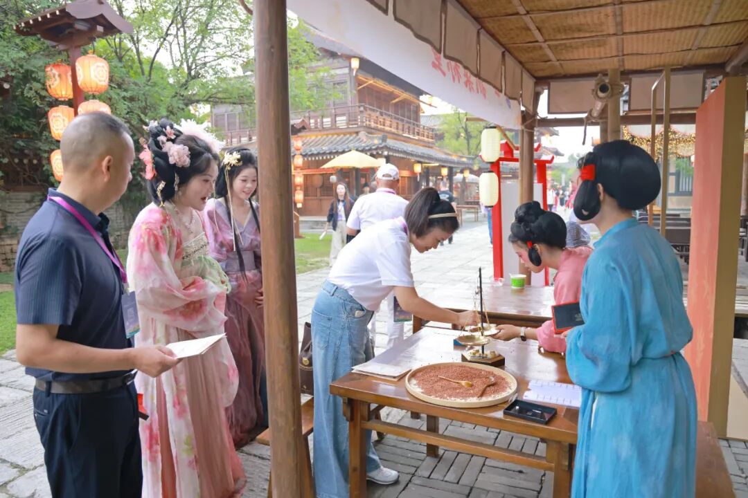 贵州茅台2026年湖北茅友嘉年华暨贵州茅台酒（春夏秋冬）四季文化产品发布会在襄阳举行